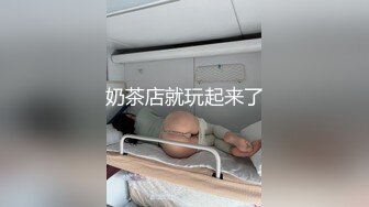 这妞够骚跟两个小哥玩3P，全程露脸丝袜情趣口交两个大鸡巴，让小哥嘴里尿尿，69口交各种爆草干了她两次真骚