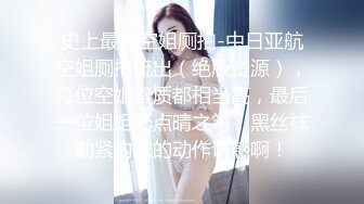 气质美女笑起来非常甜美超近距离自慰，掏出白皙粉嫩美乳，M腿特写手指扣穴，手法灵活一看就知道经常操作